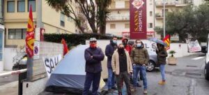 Sant’Anna Hospital, sit-in Usb davanti struttura