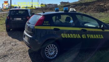 Crotone, deturpavano collina per realizzare costruzioni abusive, sequestrato fondo agricolo e denunciate due persone