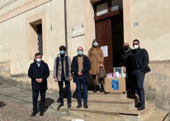 Leo Club Lamezia-Valle del Savuto e Lions Club Lamezia Terme-Valle del Savuto consegnano raccolta farmaci a caritas diocesana 