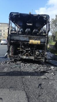 In fiamme autobus delle Ferrovie della Calabria sulla tratta Palmi – Delianuova