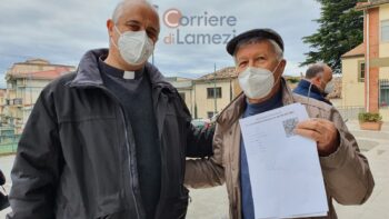 Lamezia Terme, con serenità gli over 80 hanno ricevuto la prima dose di Pfizer nella parrocchia di San Francesco di Paola