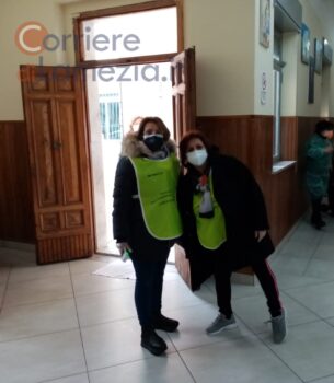 Lamezia Terme, con serenità gli over 80 hanno ricevuto la prima dose di Pfizer nella parrocchia di San Francesco di Paola