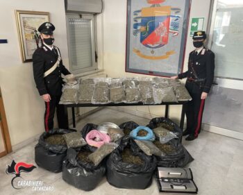 Lamezia Terme, in casa 54 kg di marijuana per lo spaccio, arrestati coniugi