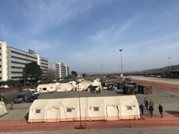 Vaccini, Spirlì al presidio della Difesa di Cosenza: "Insieme per tutelare i cittadini"