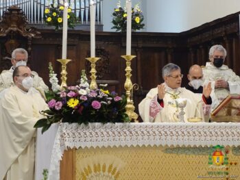 Lamezia Terme, Messa della Domenica di Pasqua. Mons. Schillaci: “Questo giorno è il giorno fatto dal Signore”