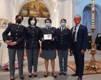 Lamezia Terme, il premio “mamma dell’anno” al Commissario della Polizia di Stato Maria Gaetana Ventriglia