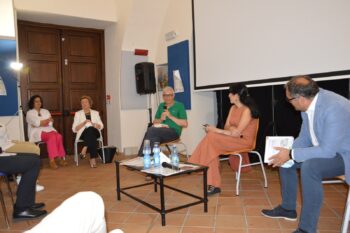 Presentata la "Guida Lamezia Terme - Un percorso illustrato nella città”, scritta da Giovanna De Sensi Sestito e Stefania Mancuso