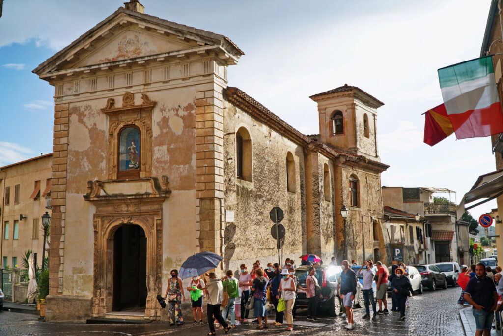 L'Associazione 'Le Città Visibili' in giro per Sambiase tra vicoli, chiese, palazzi, murales e poeti