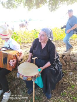 La pacchiana, l'incontro con zia Lisetta di Falerna. Innovazione e tradizione sono due facce di una stessa medaglia