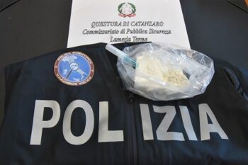 Lamezia Terme, arrestato in flagranza di reato un 20enne per detenzione ai fini di spaccio di sostanza stupefacente