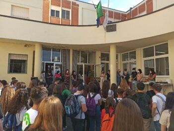 Lamezia Terme, cerimonia d'apertura del nuovo anno scolastico al Liceo Galilei, il messaggio di mons. Rimedio agli studenti