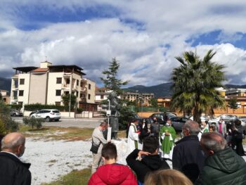 Lamezia Terme, posizionata statua che ricorda Santa Maria Goretti davanti chiesa a lei dedicata