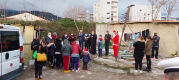 Lamezia Terme, mons. Schillaci al campo rom Scordovillo per il Natale