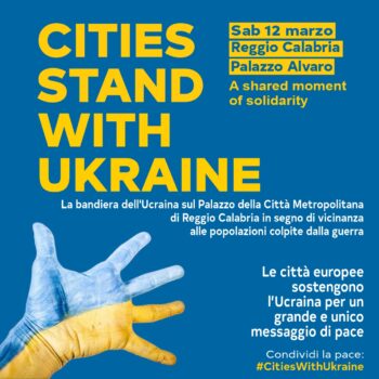 Reggio Calabria aderisce alla mobilitazione di Eurocities: la bandiera dell'Ucraina sulla facciata di Palazzo Alvaro