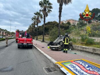 Incidente stradale Crotone, feriti tre giovani