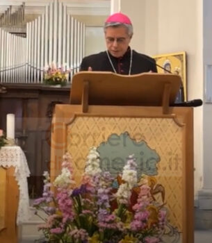 Mons. Schillaci lascia la Diocesi di Lamezia Terme: "Grazie per esservi presi cura di me"