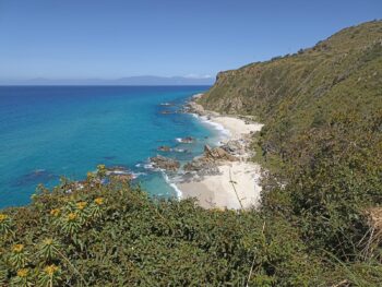 Il Punto / Dall'inferno al Paradiso: il viaggio lungo la costa degli Dei