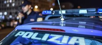 Con la complicità del fratello aggredisce e minaccia la ex compagna, due arresti a Crotone