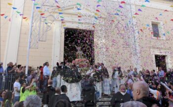 Processione San Francesco di Paola, mons. Schillaci: “Camminare insieme, gli uni accanto agli altri”