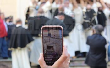 Processione San Francesco di Paola, mons. Schillaci: “Camminare insieme, gli uni accanto agli altri”