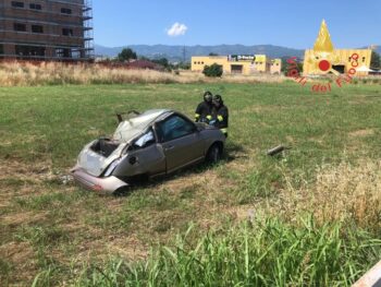 Rende, auto finisce fuori strada, ferito un giovane