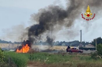 Incendi, giornata di fuoco nel territorio crotonese