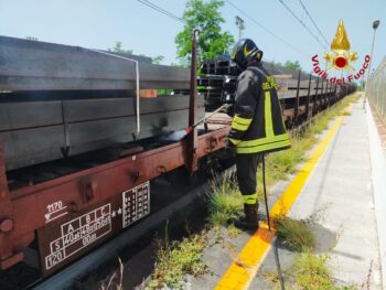 Principio d’incendio in due vagoni di un treno a Nocera Terinese