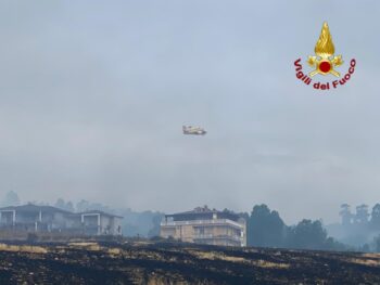 Incendi, giornata di fuoco nel territorio crotonese