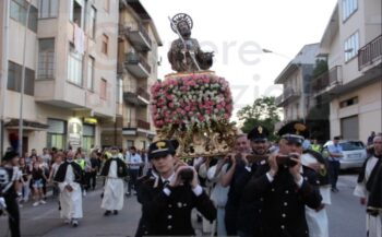 Processione San Francesco di Paola, mons. Schillaci: “Camminare insieme, gli uni accanto agli altri”