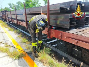 Principio d’incendio in due vagoni di un treno a Nocera Terinese