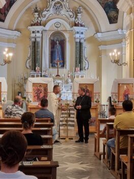 Mons. Parisi celebra oggi la prima messa in Cattedrale, stamane in edicola e due chiacchiere sul corso