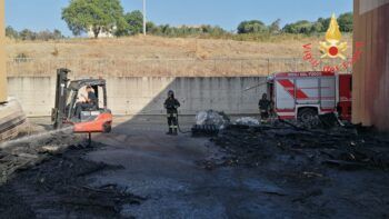 Incendio allo stabilimento Caffè Guglielmo a Copanello, si indaga sulle cause