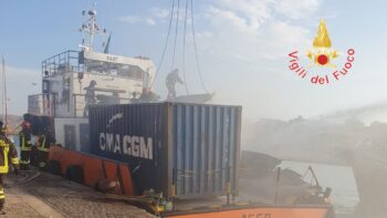 Esplode imbarcazione al Porto di Crotone, tre morti