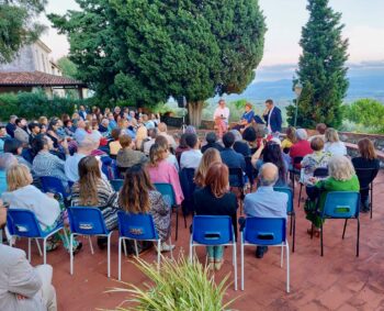 Gli amori sofferti di Casare Pavese «A Palazzo con lo Scrittore». A Villa Nicotera di Martà di Lamezia successo per Giovanna Romanelli