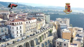 Catanzaro, 9 arresti per associazione per delinquere finalizzata a truffa, falsità in testamenti, riciclaggio ed auto riciclaggio