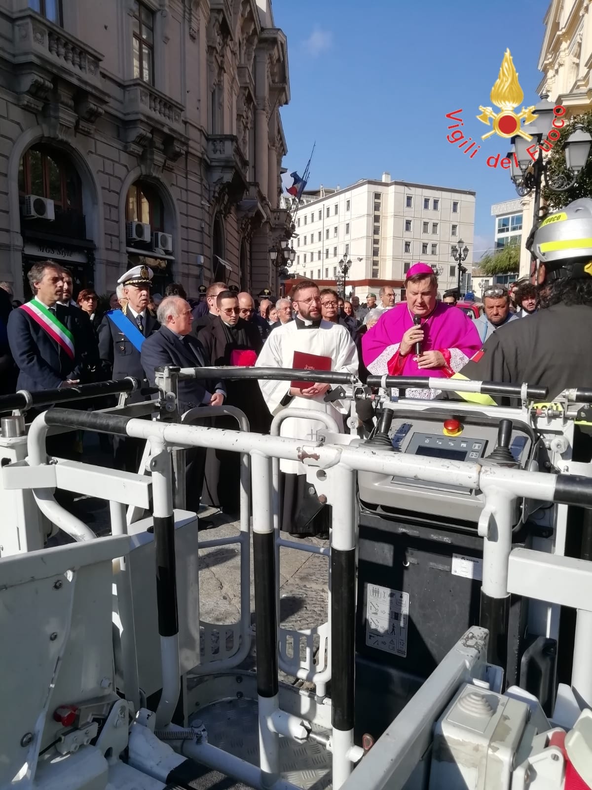 Catanzaro, omaggio floreale all’Immacolata