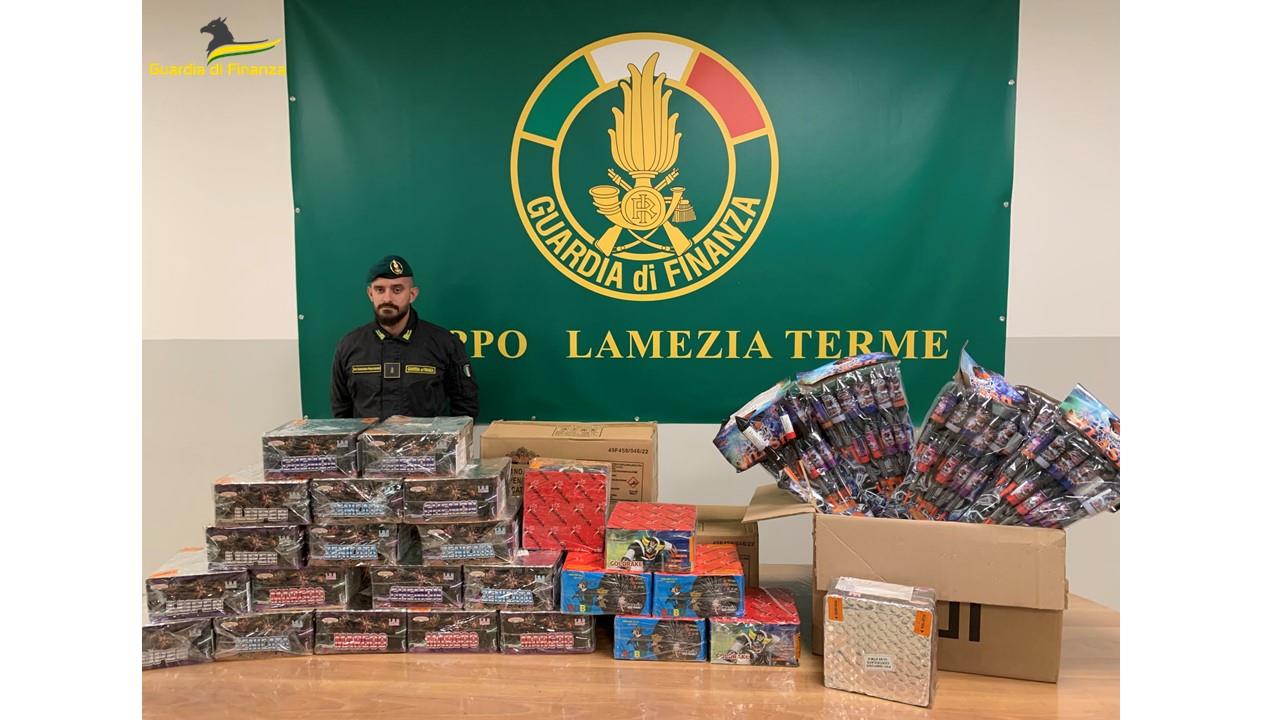 Gdf sequestra oltre 100 Kg di artifizi pirotecnici nel lametino