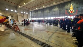 Lamezia, negli hangar della Flotta Canadair dei Vigili del Fuoco celebrata messa in suffragio equipaggio che ha perso la vita a Catania