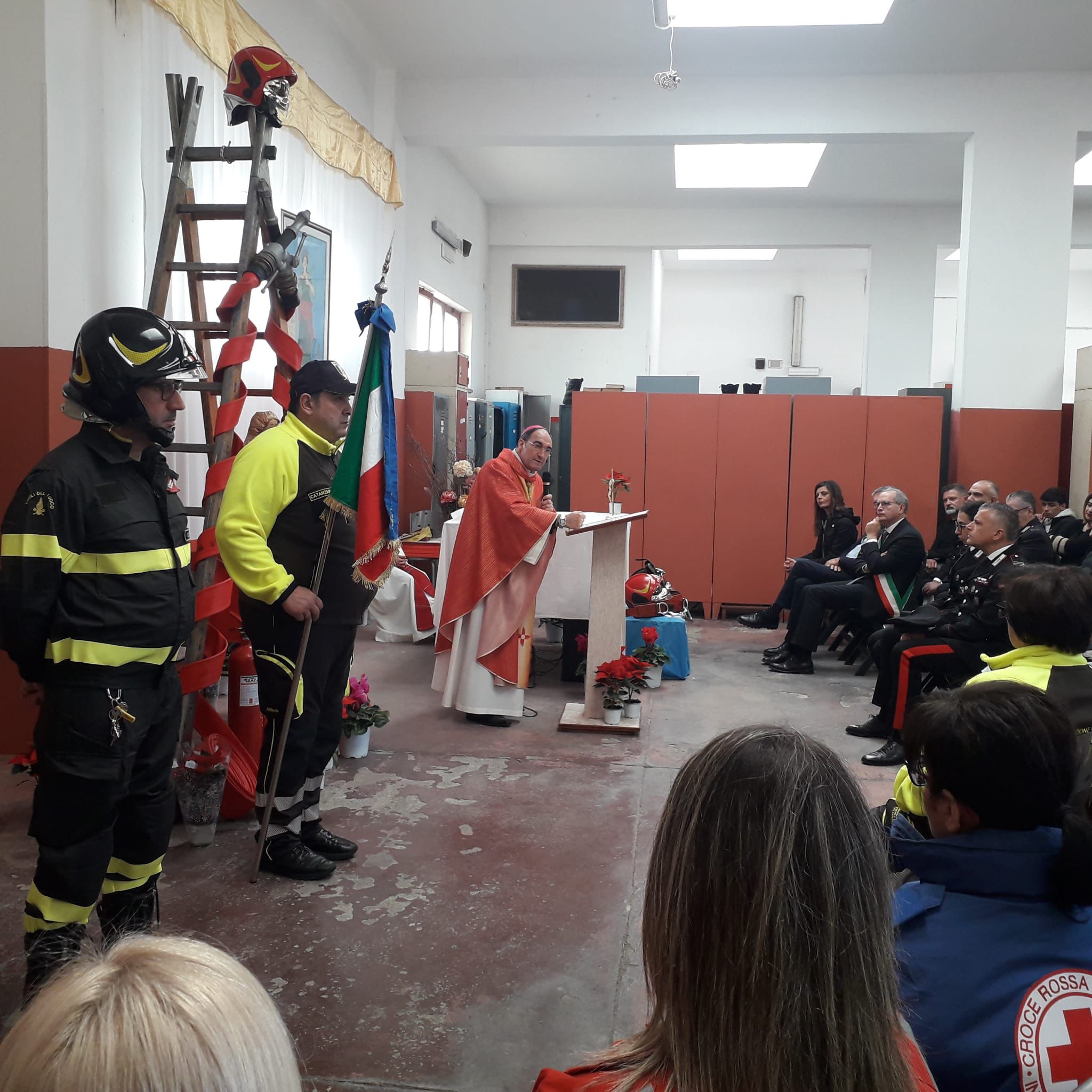 Lamezia, mons. Parisi celebra Santa Barbara, protettrice dei Vigili del fuoco