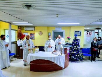 Lamezia, mons. Parisi celebra la Messa nel reparto di oncologia dell’Ospedale “S. Giovanni Paolo II”