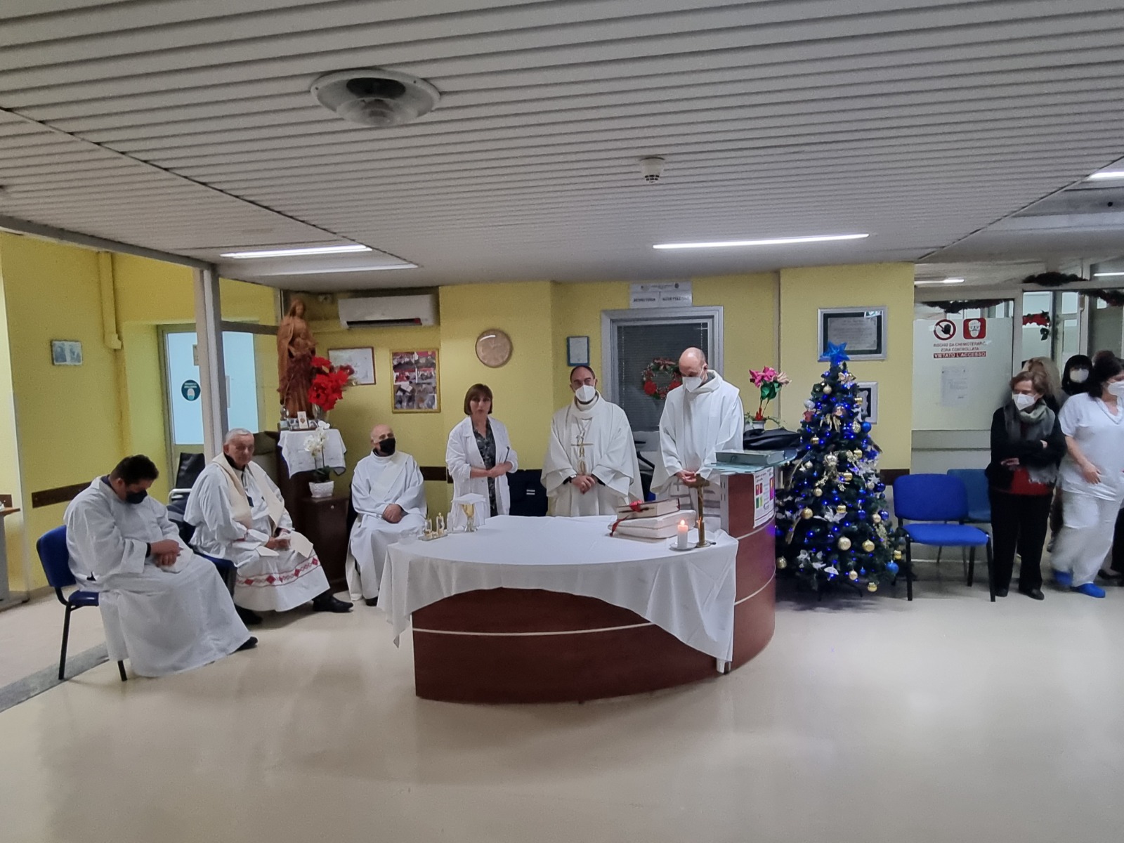 Lamezia, mons. Parisi celebra la Messa nel reparto di oncologia dell’Ospedale “S. Giovanni Paolo II”