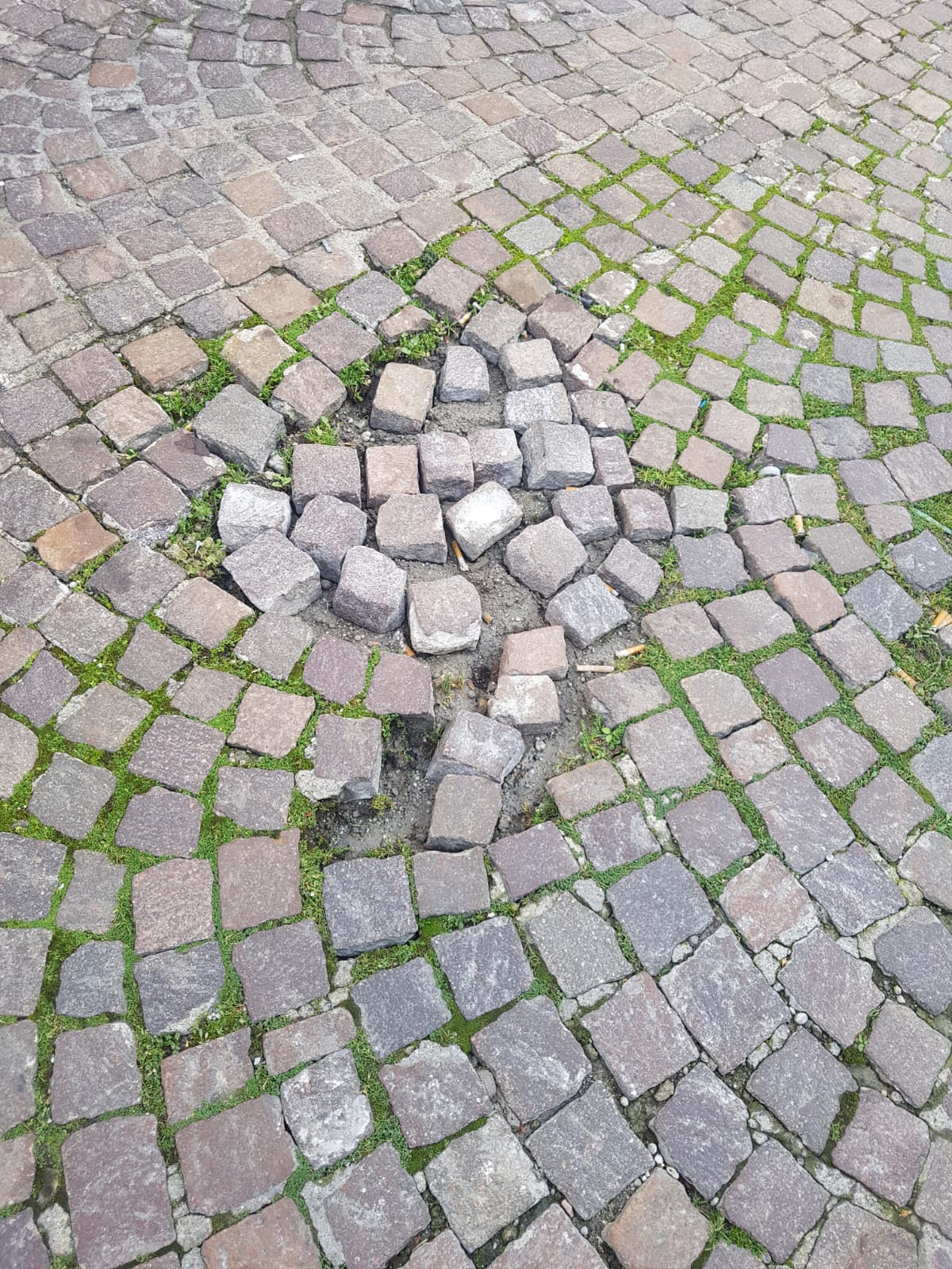 Catanzaro, Corsi e Arcuri: “Strade groviera e caditoie intasate nel centro storico”