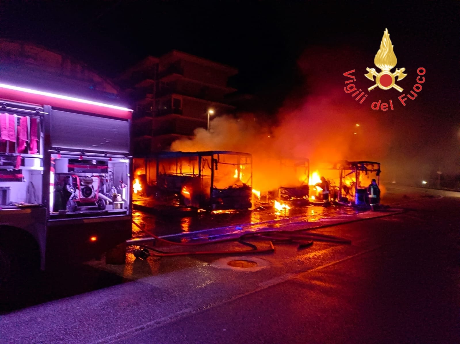 A Diamante questa notte in fiamme tre autobus di ditta autoservizi