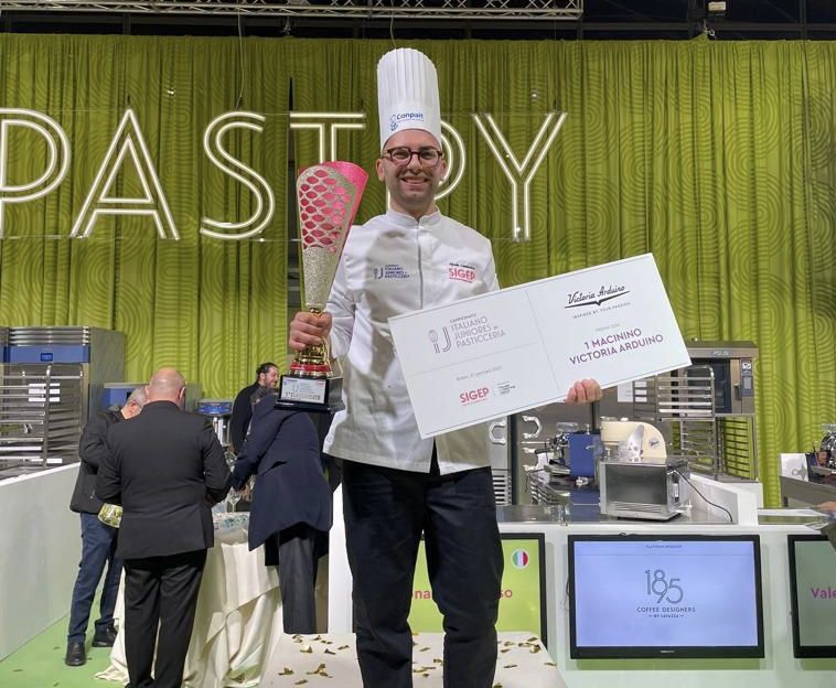 Nicola Costantino si aggiudica il primo premio del Campionato Italiano di Pasticcieria Juniores