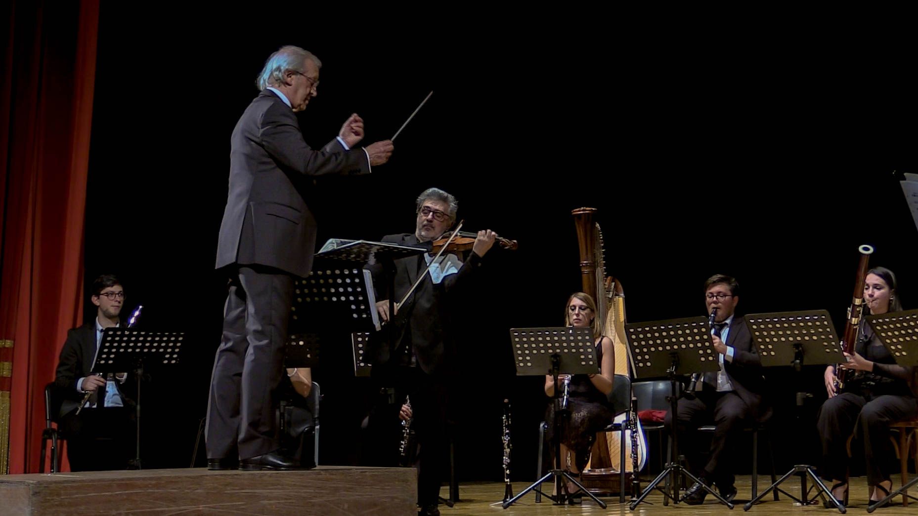 AMA Calabria, fragorosi applausi per l’esibizione di Gabriele Pieranunzi a Lamezia Terme con la Roma Tre Orchestra diretta da Pietro Borgonovo