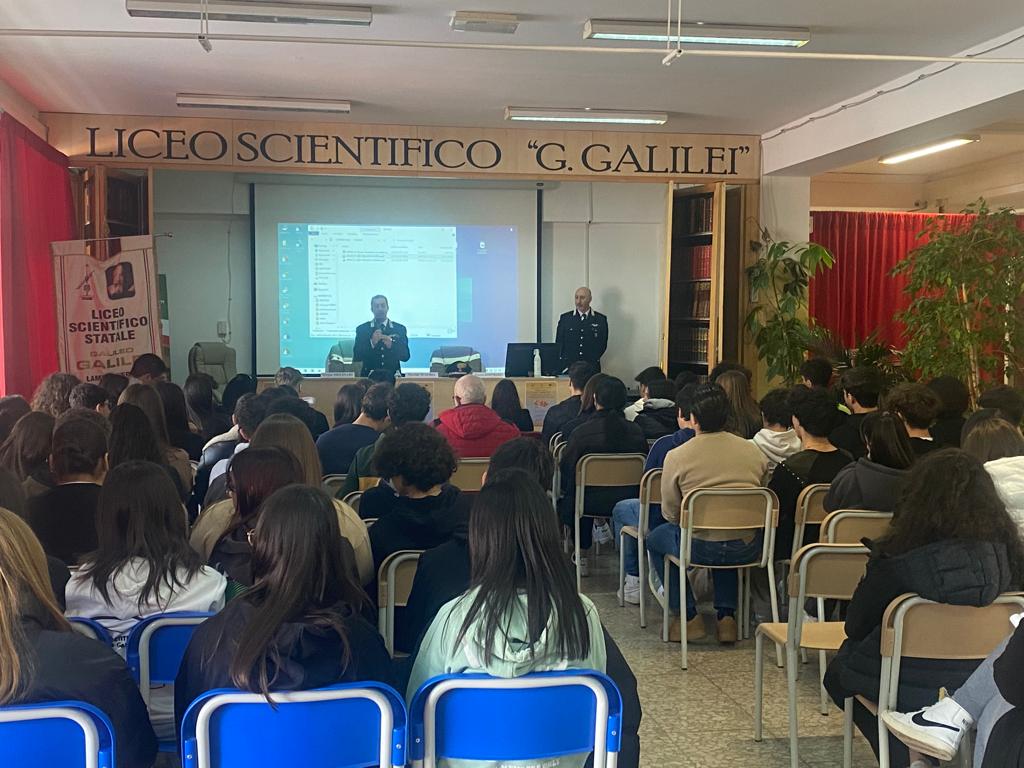 Lamezia, “Cultura della legalità”, i carabinieri incontrano le seconde classi del Liceo “Galilei”