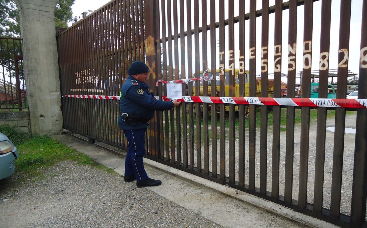 Corigliano Rossano, sequestrata dalla Polizia Provinciale una vasta area adibita a discarica abusiva