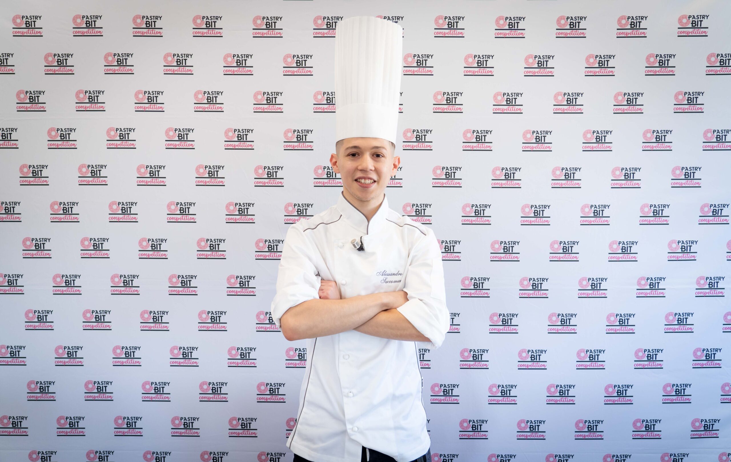 Il calabrese Alessandro Saccomando (della pasticceria Casa Mastroianni) in gara sulle nevi di Pontedilegno-Tonale per il titolo di Pastry Ambassador 2024 Molino Dallagiovanna