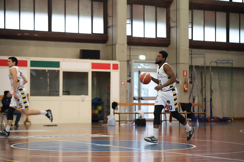 Sconfitta per il Basketball Lamezia a Sant'Antimo