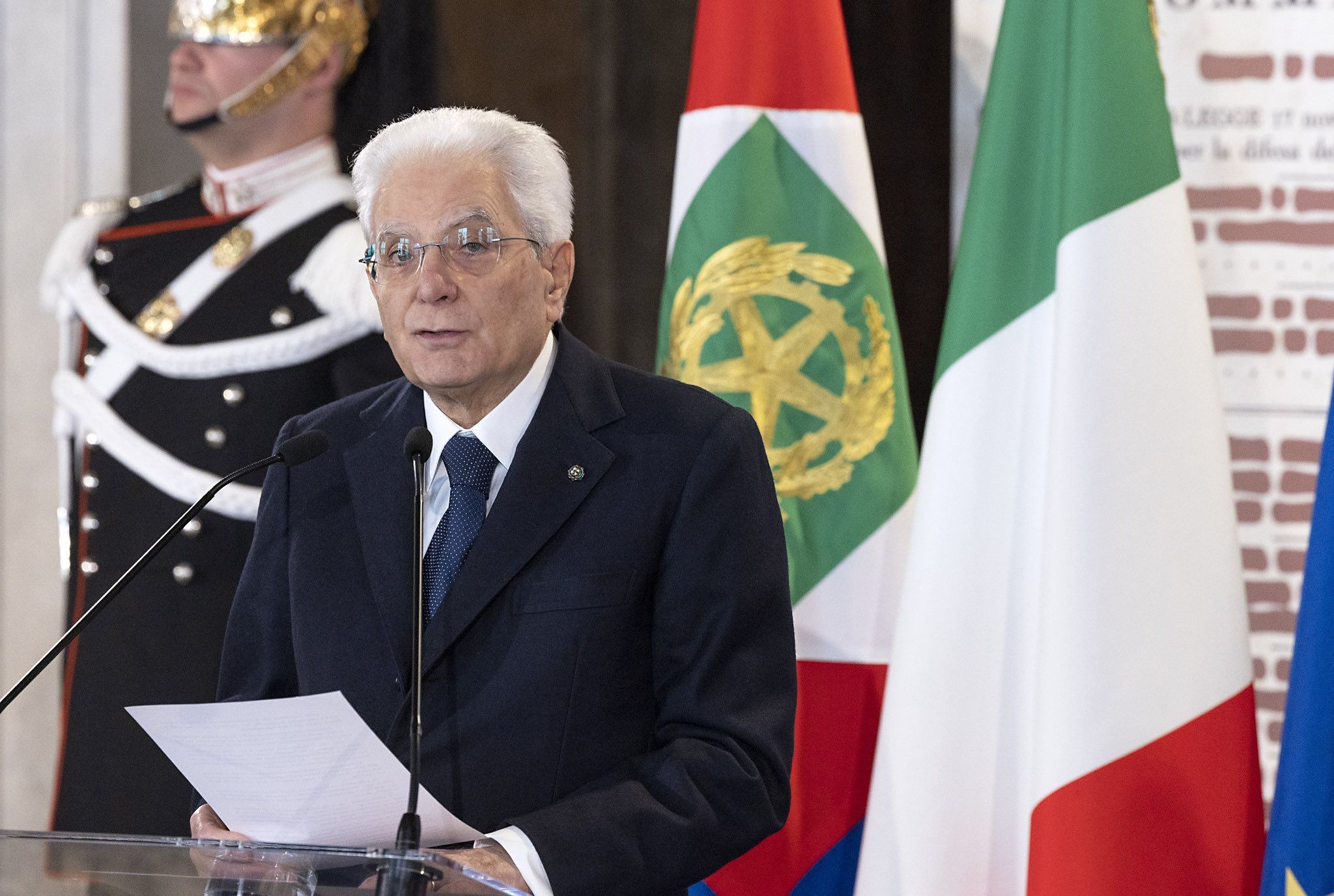 Sergio Mattarella conferisce gli attestati ai nuovi “Alfieri della Repubblica”, anche tre giovani calabresi: una ragazza di Serrastretta, una di Scalea e un ragazzo di Celico